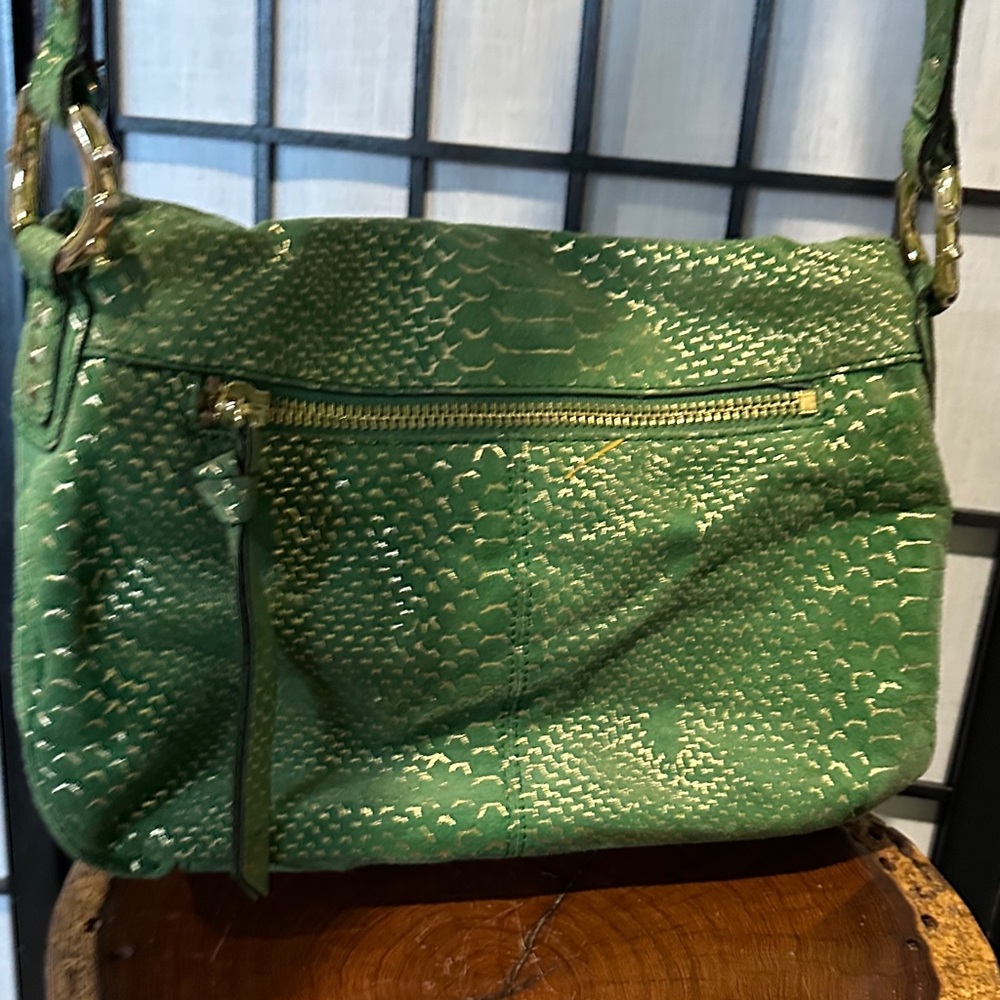 Aimee Kestenberg Green Gold Snakeskin Textured Leather Shoulder Bag Zippers EUC - Picture 6 of 13
